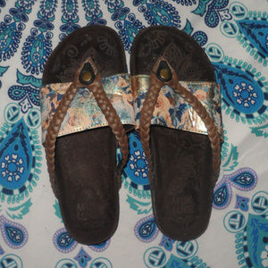 muk luk elaine sandals